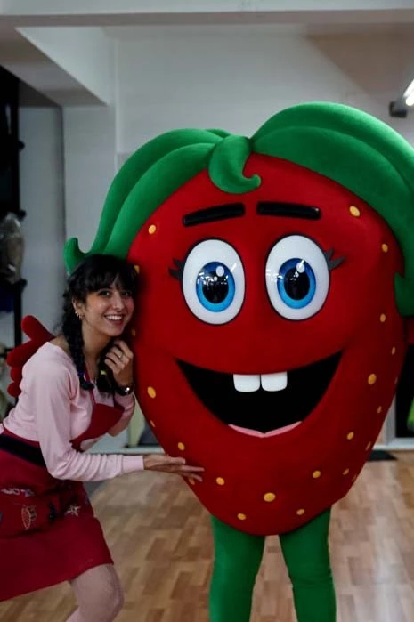 FEMALE STRAWBERRY